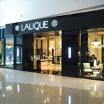 COOK ARCHITECTURAL Design Studio (CA/ds) worked with the New York based LALIQUE team bringing to life their new showroom in the Merchandise Mart.  CA/ds provided space planning services for this 1,700 sq. ft. tenant relocation and build-out.  The scope of work included integrating leather fabric walls to create the ambience the client desired to display its crystal line.
